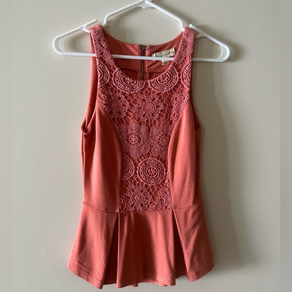 NWOT GORGEOUS pink peplum top with crochet detail - Picture 1 of 3